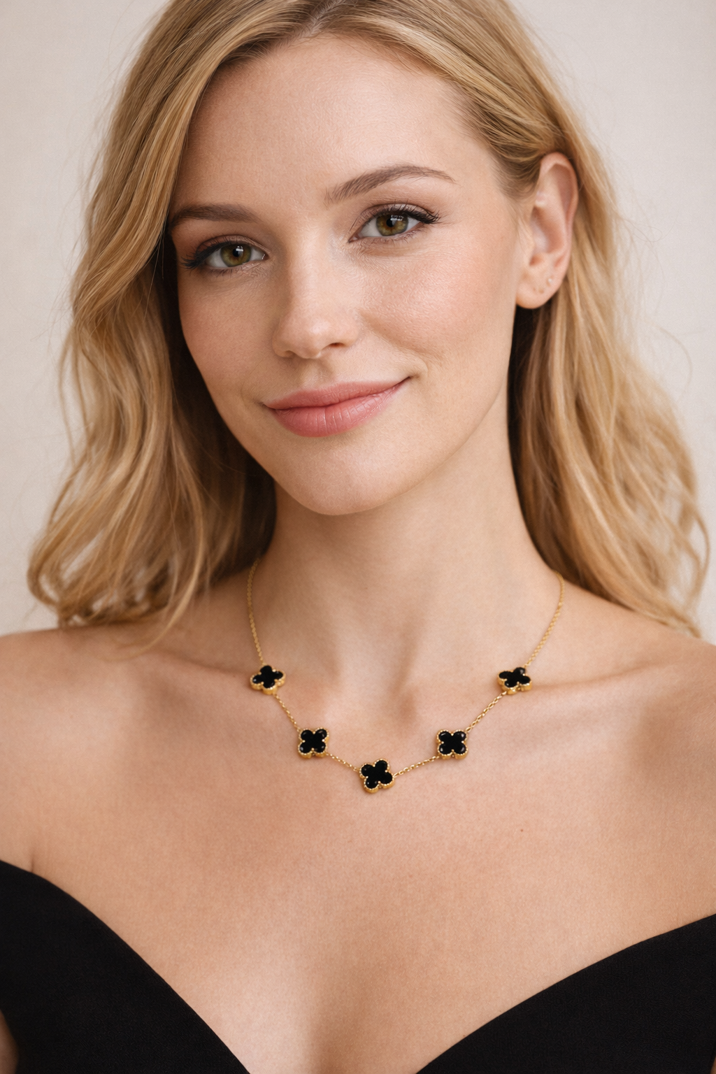 Clover Black Neckchain