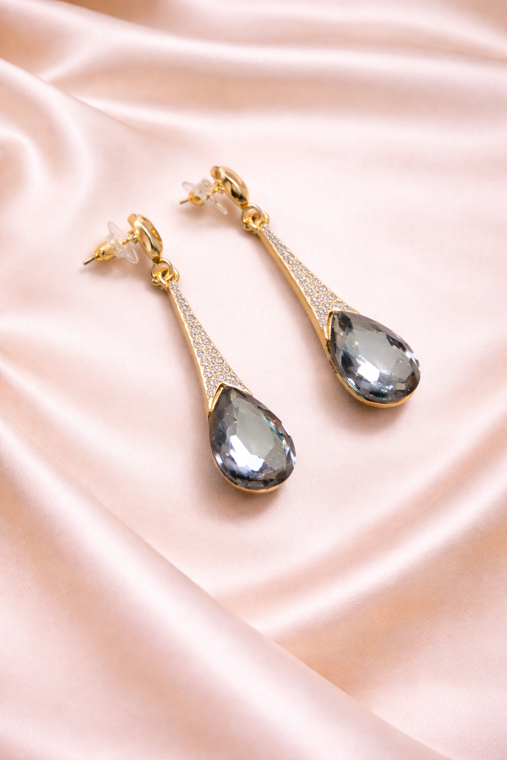 Alaria Black Earrings