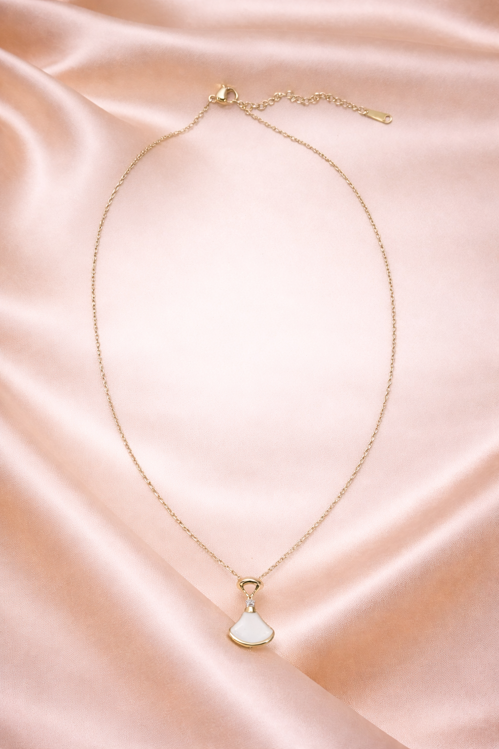 Gleamia Golden Neckchain
