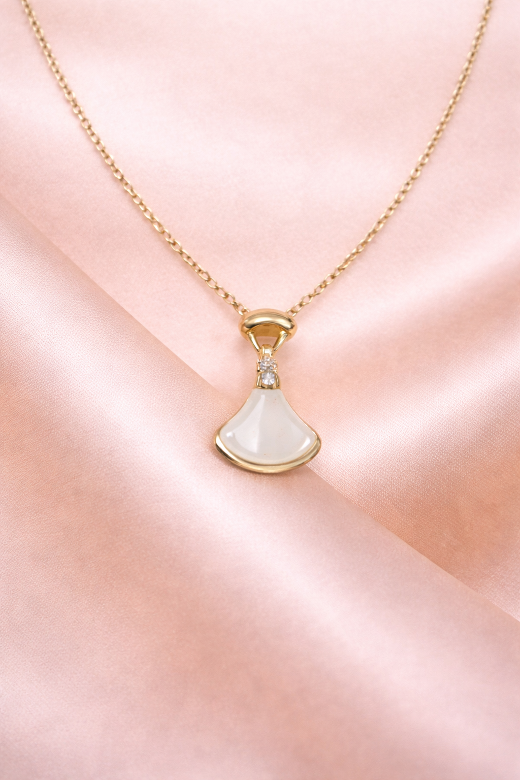 Gleamia Golden Neckchain