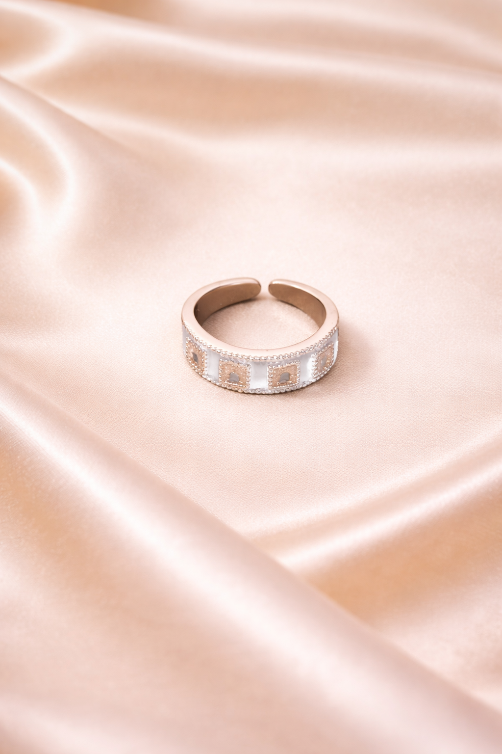Eyelara Ring