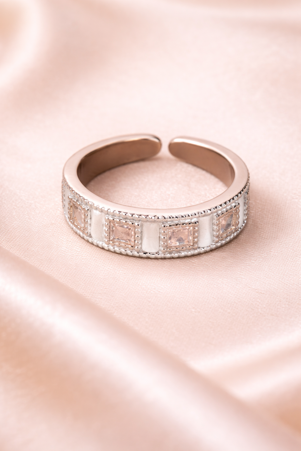 Eyelara Ring
