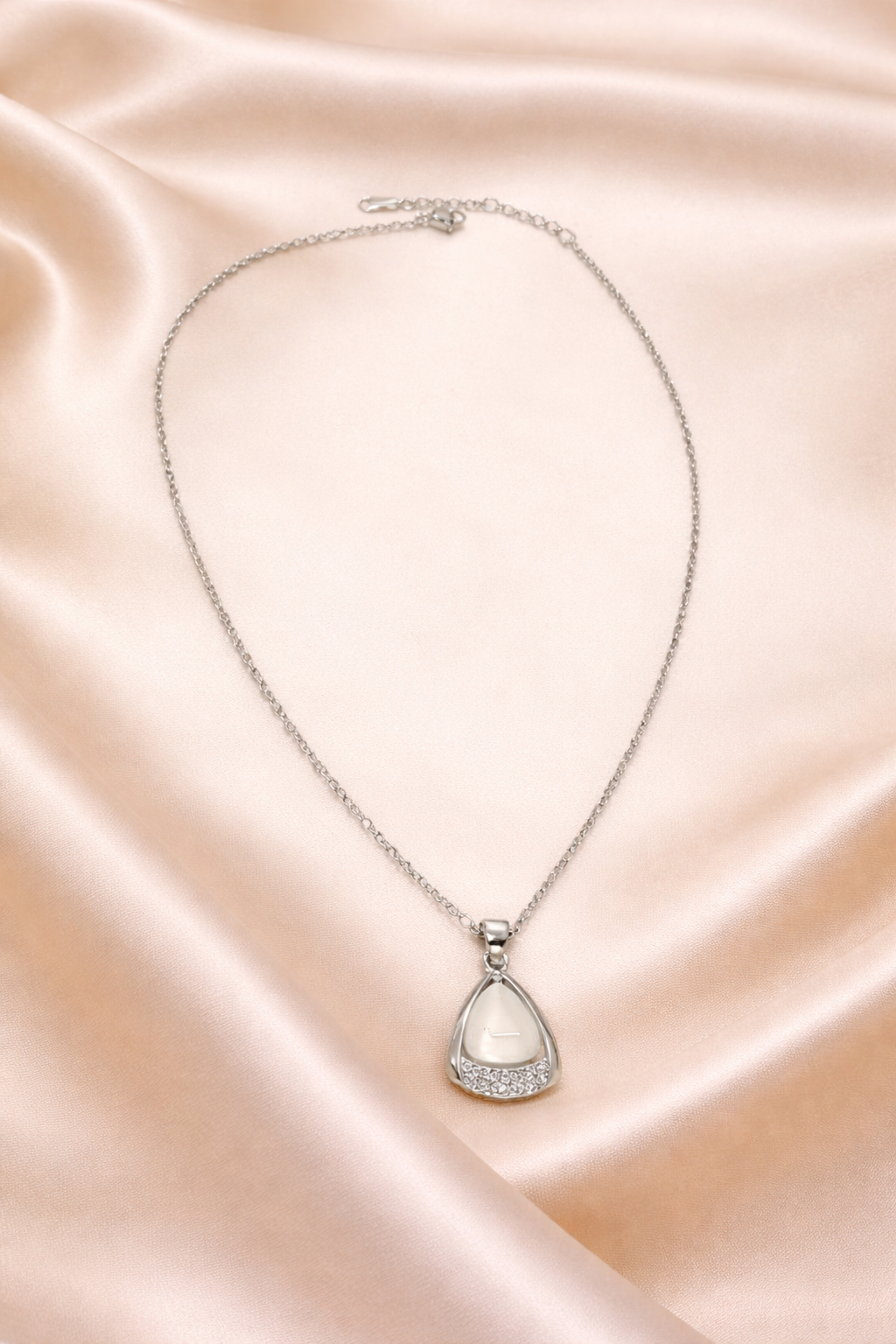 Silver Gleam Neckchain